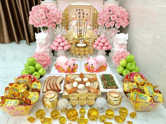Vì sao cần dùng các loại nước chuyên biệt để lau bàn thờ Thần Tài?