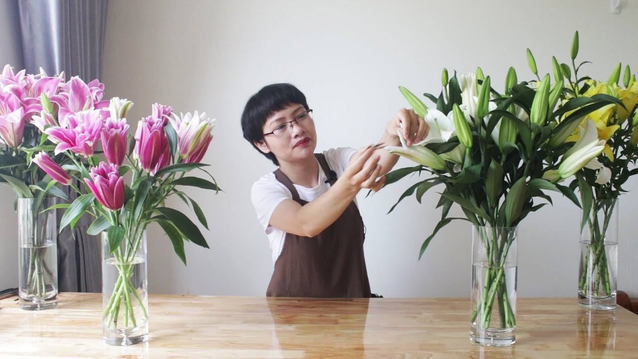 Cách cắm hoa trên ban Thần Tài đẹp nhất