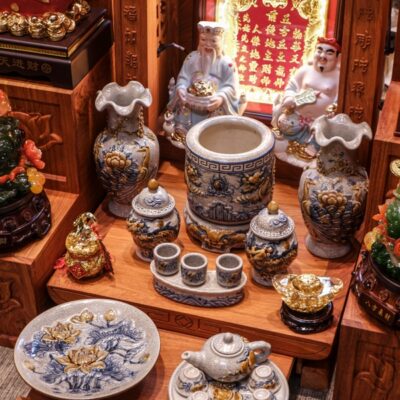hu-muoi-gao-nuoc-tren-ban-tho-than-tai-1